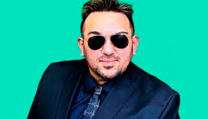 El venezolano Alex Ortega triunfa como intérprete de la música regional  mexicana