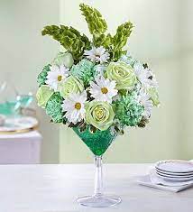 Green Dublin Cocktail Exclusive Serve Up St Paddy S Day Smiles With The Luckiest Libation Around Inspire Flower Arrangements Green Carnation Balloon Flowers