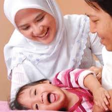 Bisa membuat keluarga bahagia adalah salah satu momen paling membahagiakan dalam hidup ini. Masa Bersama Keluarga Positive Parenting