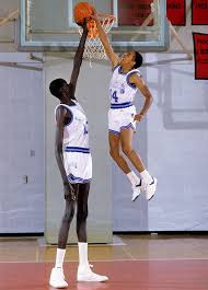7 Foot 7 Manute Bol Teamed Up With 5 Foot 7 Spud Webb On The Rhode Island Gulls Of The United States Basketbal Sports Basketball Basketball Players Nba Players