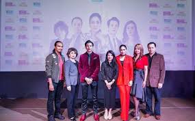 Noor neelofa binti mohd noor (lahir 10 februari 1989) ialah seorang pelakon, pengacara dan model wanita malaysia.kerjayanya bermula selepas dinobatkan sebagai juara dewi remaja 2009/10 dan terkenal menerusi lakonannya sebagai alisya dalam drama bersiri kau yang terindah yang bersiaran di tv3 dan suri hati mr. Lara Aishah Episod 98