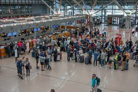 În america de nord este de 109.985 usd, în emea de 70.445 usd. Jumatate Dintre Tinerii Romani Vor Sa Plece Din Tara Se Schimba Destinatiile Media De Varsta Euronavetismul Este In Crestere Interviu I Mobile