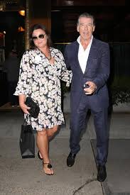 Pierce brosnan and keely shaye smith took to celebrating their 26th anniversary together by sharing sweet tributes on. Pierce Brosnan And Wife Keely Shaye Smith Cuddle Up On Date Night In New York