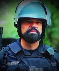 Last of Us Show Isaac Kitchen