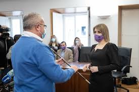 El documento al que tuvo acceso rpp acusa a la ministra de salud de ocultar al país un hecho grave, en referencia a la supuesta vacuna de sinopharm que habría recibido el expresidente martín vizcarra. Galeria La Mocion De Censura En Ribadavia En Imagenes O Ribeiro Album La Region Diario De Ourense Y Su Provincia Fundado En 1910