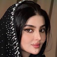 فـيـ لـم : outside 2024 🎬🔥🍿 الـنــوع : رعب ▫️ القـصـة : يجد أفراد عائلة  ملاذهم في مزرعة نائية أثناء اجتياح الزومبي، لكن سنوات من الأسرار المؤلمة  تترك عبئًا يثقل كاهلهم وهم يواجهون عالمهم الذي دمّره الخراب