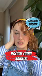 DİKKAT GEREKSİZ BİLGİ İÇERİR❌, Meşhur şarkı 1893’te Amerikalı kardeşler  Patty Hill ve Mildred J. Hill’in “Good Morning to All” (Günaydın herkese)  şarkısına dayanıyordu. 😵‍💫, Bir anaokulu müdürlüğü ...