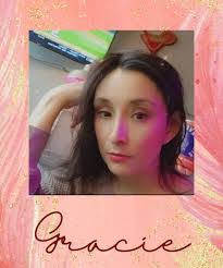 Danielle Olinger's Instagram, Twitter & Facebook