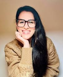 Suzanne Fee's Instagram, Twitter & Facebook