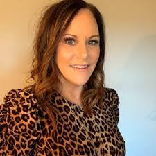 Julie Milam's Instagram, Twitter & Facebook