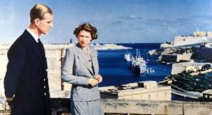 Πέθανε ο πρίγκιπας φίλιππος σε ηλικία 99 ετών. O Filippos Ths Agglias Ginetai 100 Den 8elei Na Giortasei Alla Perimenei People Amp Style Eidhseis