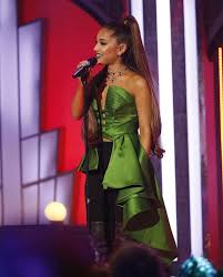 Epingle Sur Ariana Grande