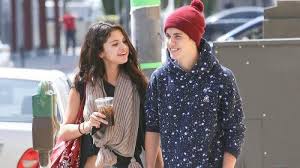 Justin bieber tried to run into selena gomez? Selena Gomez Hapus Foto Kenangannya Dengan Justin Bieber Warta Kota