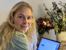 Emma var den yngste kvinde til at bestige Mount Everest: Nu lever hun af at  få andre til tops