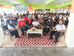 Kita tidak mungkin mampu mengulangi masahujan takkan balik ke langit semulajemputlah kenangan yang terindah sajacinta telah menzahirkansebuah pertemuantuhan. Pemadam Negeri Selangor On Twitter Pemadam Negeri Selangor Menerima Jemputan Smk Seksyen 1 Bandar Kinrara Bk1 Untuk Menyempurnakan Program Ppda Minggu Antidadah Karnival Ppda 2020 Jangan Try Nanti Barai