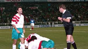 On sent pas mal de fatigue qui pèse dans les jambes françaises. France Bulgarie 1993 Ils Se Souviennent Equipe De France Football