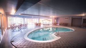 Accessible par un petit sentier très fréquenté en saison, il représente une très belle initiation à la haute montagne. Auberge De La Montagne Coupee Forfaits Quebec