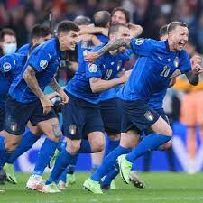Meet bjorn kuipers, the 'world's richest referee' and the man in charge of england vs italy. Pw8ecjg7lfcxym