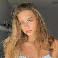 Elissa Williams's Instagram, Twitter & Facebook