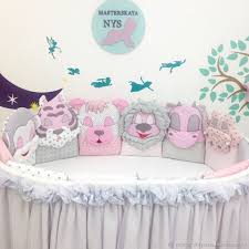 кровати для детей от 2 лет с бортиками купить Sero Rozovyj Komplekt Razvivayushie Bortiki Podushki V Krovatku Zakazat Na Yarmarke Masterov 9jpd9ru Gryzunki Moskva Podushki Detskie Podushki Postelnoe Bele Dlya Detskih Krovatok