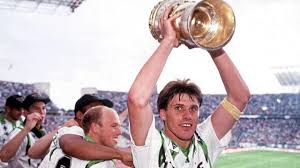 Find the perfect dfb pokal stock photos and editorial news pictures from getty images. Borussias Letzter Cup Kapitan Klinkert Gladbach Ist Reif Fur Den Titel Bundesliga Bild De