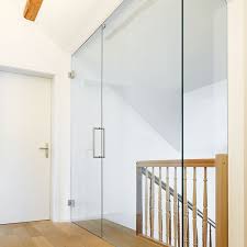 Glasture Mit Seitenwand In Privatwohnung In 2020 Glastur Wohnzimmer Seitenwand Und Glastrennwand