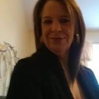 Linda Pineau's Instagram, Twitter & Facebook