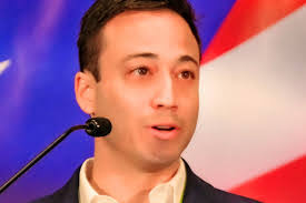 Juan Saca's Instagram, Twitter & Facebook