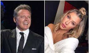 Michelle salas es hija de la cantante y actriz stephanie salas, una de las nietas de silvia pinal. Michelle Salas Y El Consejo Que Recibio De Luis Miguel