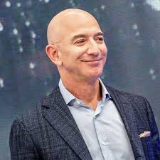 So kann man den weltraumflug von jeff bezos heute online verfolgen. Bezos Nimmt 82 Jahrige Mit Auf Jungfernflug In Den Weltraum Web De