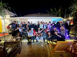 Malam Mingguan Sambil Night Coswalk Bersama Cosplayer