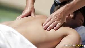 Un Massage Et Une Baise A La Piscine Mondegay Com