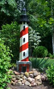 6 Ft Tall Yard Lighthouse Made From Leftover Scrap Wood And Gardening Rocks It Was Intended For Father S Day But Was Kind O Leuchturm Diy Holzprojekte Garten