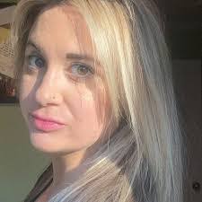 Kelsey Hamel's Instagram, Twitter & Facebook