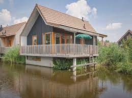 De ideale uitvalsbasis voor watersport op de reeuwijkse plassen of een uitstapje naar gouda, utrecht, den haag of rotterdam. 4 Person Water Residence Broekvelden Luxury Broekvelden On Landal De Reeuwijkse Plassen