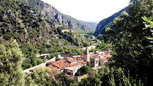 (2921m) en passant près de plus d'une dizaine de petits lacs de montagne. Top 12 Des Choses A Voir Dans Les Pyrenees Orientales