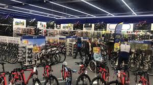 Tervetuloa viihtymään intersportin ammattitaitoisen ja koulutetun henkilökunnan palveltavaksi. Le Plus Grand Intersport De France Vient D Ouvrir Au Bord Des Eaux A Henin Beaumont