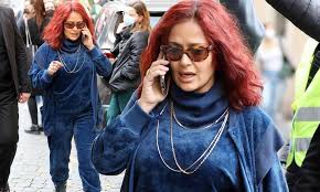 May 20, 2021 · in april, hayek slowly began easing herself back into work. Salma Hayek Debuts Her Bright Red Hair On Set Of House Of Gucci In Rome Daily Mail Online