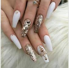 40 Elegant White And Gold Nails For Any Occasion