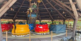 En le voyant sortit de son camion chasser des papillons d'afrique / les zo'n lekker nummertje dat je luistert tijdens je tripje in de ketels van onze monsieur cannibale. Efteling Heeft Grootse Plannen Voor Reizenrijk Doolhof Verdwijnt Nieuw Thema Voor Monsieur Cannibale Looopings Nl