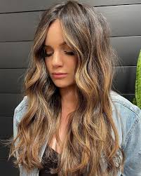 An easy style that can be maintained easily. 21 Inspiring Blonde Balayage Hair Color Ideas For Women