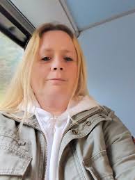 Hi all! I just wanted to introduce myself and share a photo I took so this  is what I looked like 3 or 4 years ago and honestly haven't been able to