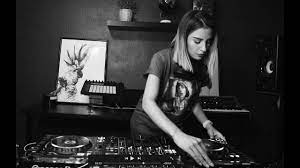 Instagram ａｎａｈｉｔ ｖａｒｄａｎｙａｎ born in armenia, anahit was hooked to the piano since her very early days. Anahit Vardanyan Dj Home Session Youtube