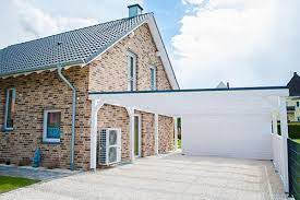 Natürlich gibt es auch beim carport zusätzlich können in den carport rückwände, seitenwände eingebaut oder auch windschutzelemente angebaut werden. Carport Mit Dem Hauseingang Kombinieren Easycarport De