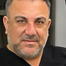 الدكتور فؤاد دَاوُدَ عودة من مواليد 1944 دورة ١٩٦٦ طب اسنان بغداد طبيب  اسنان استشاري اختصاص تقويم الاسنان — with Fuad Dawood Odeh.