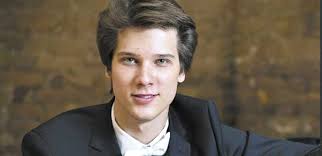 Vladimir Petrov gana premio