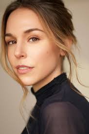 Kerri Winter's Instagram, Twitter & Facebook