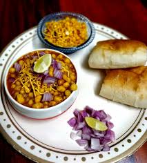 Misal pav is a vibrant meal consisting of a spicy sprouted bean curry topped with crunchy farsan, crisp red onions and fresh cilantro that is served with lightly buttered pav or dinner rolls. Onion Gsrlic Powder For Misal Pav Maharashtras Favourite Misal Pav With A Tandoori Twist Watch How To Make This Fiery Dish At Home Ndtv Food 1 907 Onion Powder Prices Products