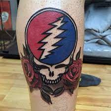 As for the design ideas, we have picked 10 amazing tattoos on black skin that will open up your creative mind. 50 Grateful Dead Tattoo Designs Fur Manner Rock Band Ink Ideen Mann Stil Tattoo Grateful Dead Tattoo Tattoo Designs Men Greatful Dead Tattoo