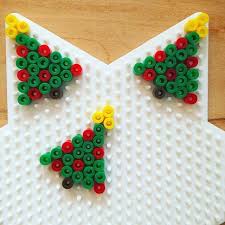 Heute Lautet Das Thema Der Creativexmaschallenge Weihnachtskarten Und Da Wir Ja Irgendwie Immer Im Verzug Sind Kommt Hier Ein Inprogress Bi Weihnachtkarten Basteln Basteln Bugelperlen Und Weihnachtskarten Basteln Mit Kindern